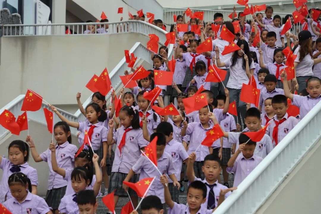 燃爆!火炬一小这样纪念抗战胜利80周年,四天"开学大戏"让孩子们热泪盈眶!——铭记历史、缅怀先烈、珍爱和平、共创未来