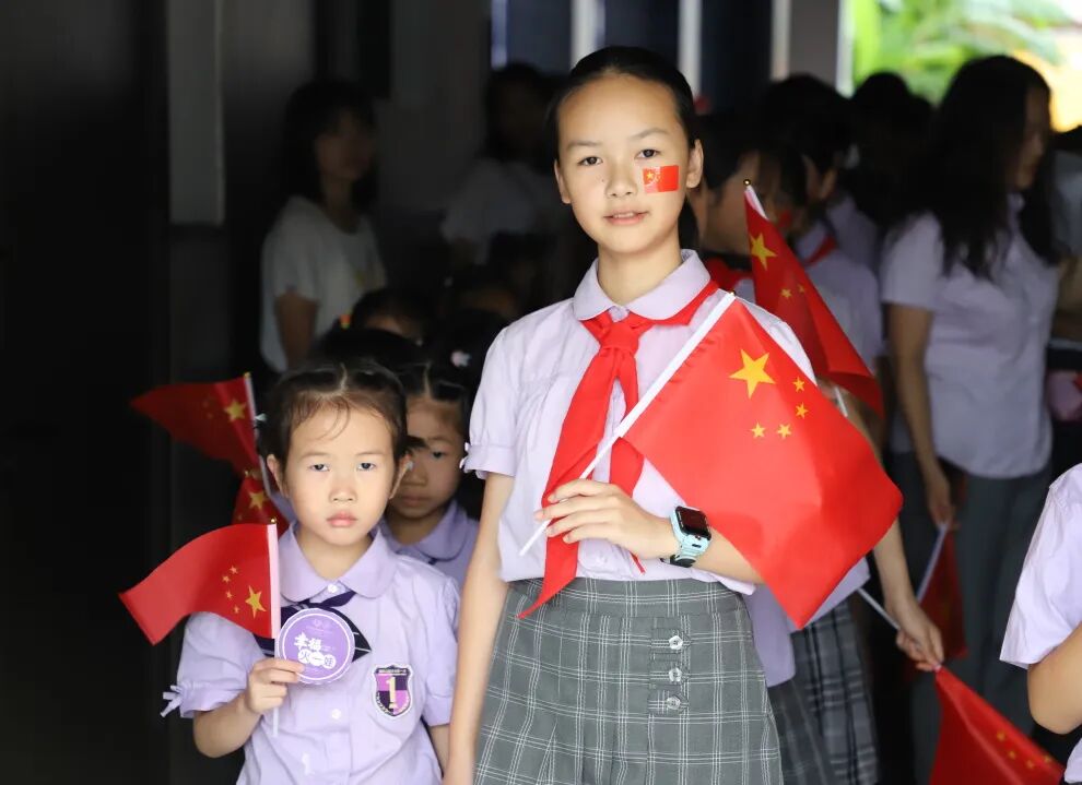 燃爆!火炬一小这样纪念抗战胜利80周年,四天"开学大戏"让孩子们热泪盈眶!——铭记历史、缅怀先烈、珍爱和平、共创未来