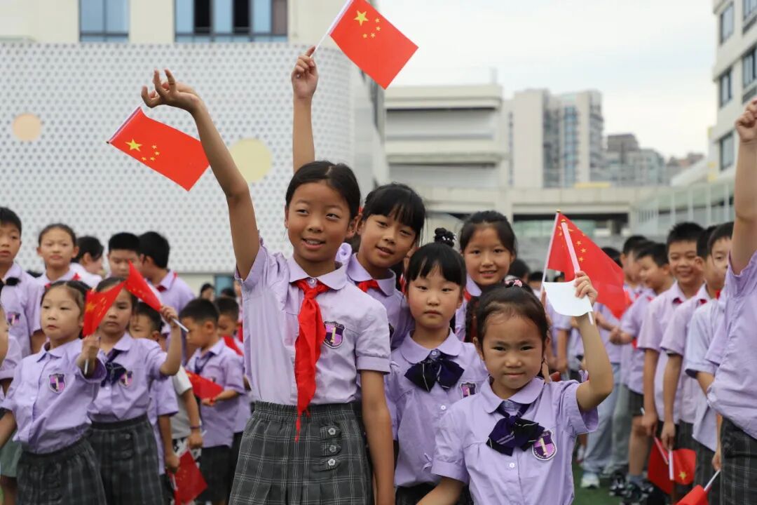 燃爆!火炬一小这样纪念抗战胜利80周年,四天"开学大戏"让孩子们热泪盈眶!——铭记历史、缅怀先烈、珍爱和平、共创未来