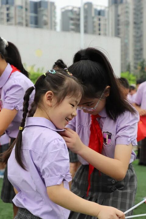 燃爆!火炬一小这样纪念抗战胜利80周年,四天"开学大戏"让孩子们热泪盈眶!——铭记历史、缅怀先烈、珍爱和平、共创未来