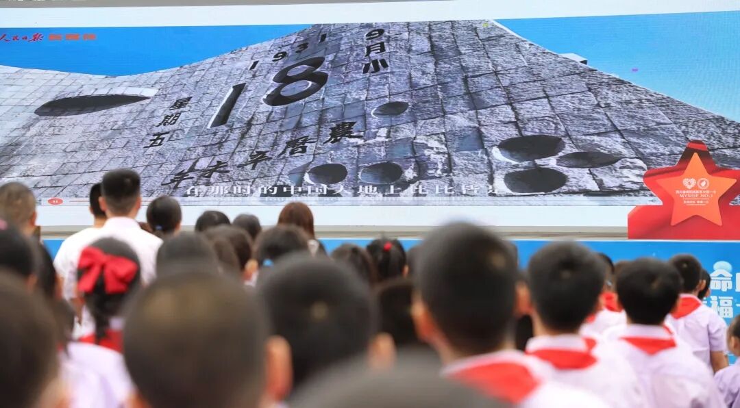 燃爆!火炬一小这样纪念抗战胜利80周年,四天"开学大戏"让孩子们热泪盈眶!——铭记历史、缅怀先烈、珍爱和平、共创未来