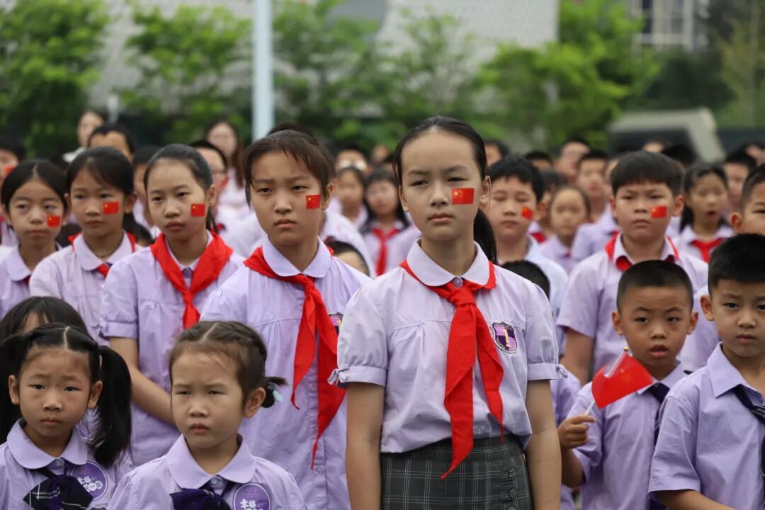 燃爆!火炬一小这样纪念抗战胜利80周年,四天"开学大戏"让孩子们热泪盈眶!——铭记历史、缅怀先烈、珍爱和平、共创未来