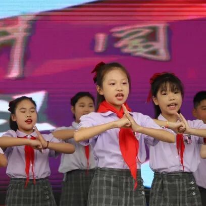 燃爆!火炬一小这样纪念抗战胜利80周年,四天"开学大戏"让孩子们热泪盈眶!——铭记历史、缅怀先烈、珍爱和平、共创未来