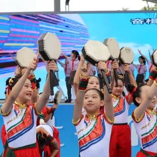 燃爆!火炬一小这样纪念抗战胜利80周年,四天"开学大戏"让孩子们热泪盈眶!——铭记历史、缅怀先烈、珍爱和平、共创未来