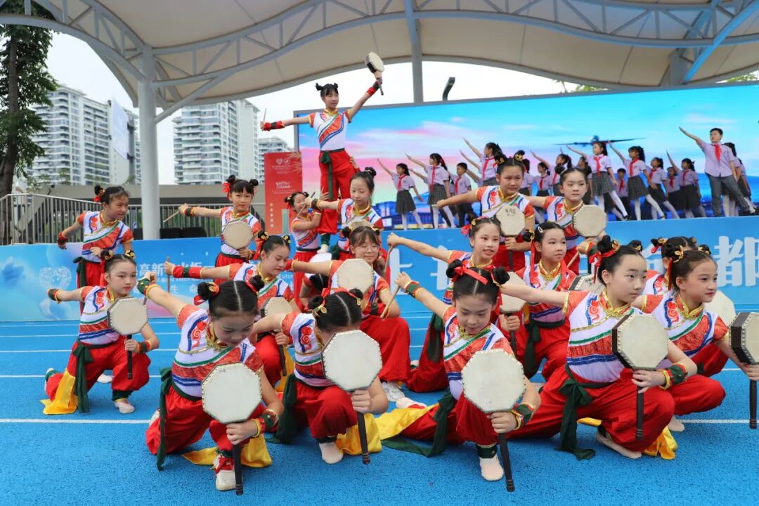 燃爆!火炬一小这样纪念抗战胜利80周年,四天"开学大戏"让孩子们热泪盈眶!——铭记历史、缅怀先烈、珍爱和平、共创未来