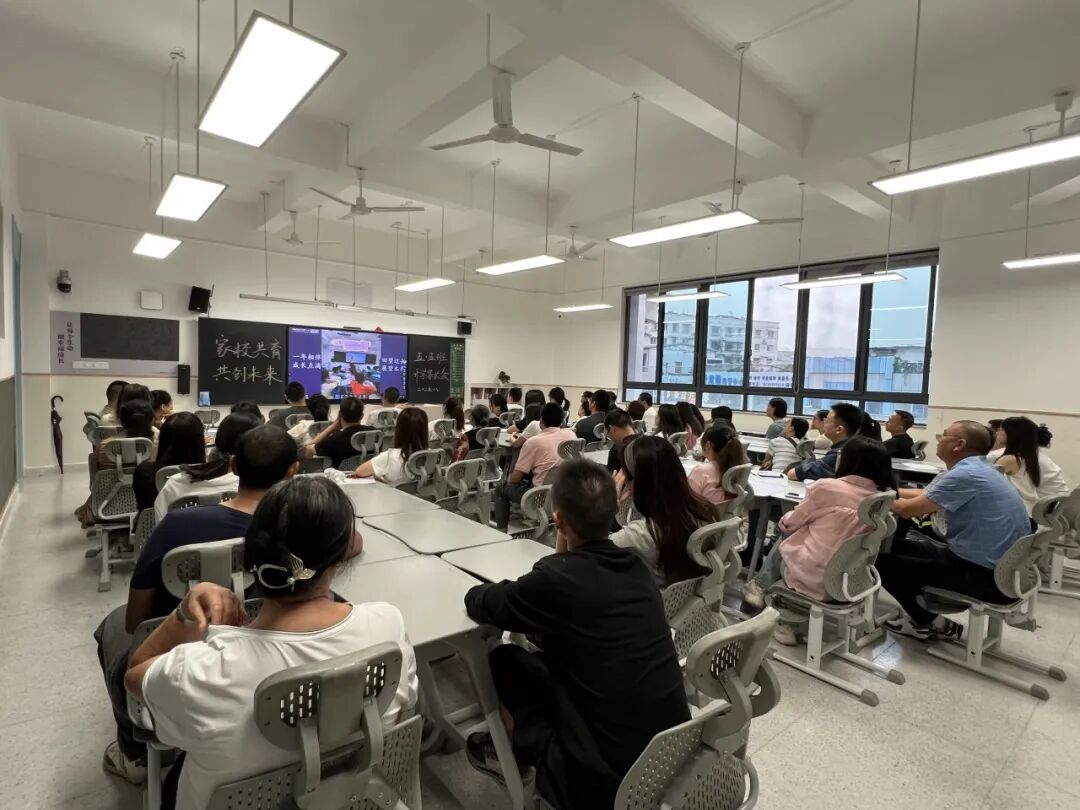 燃爆!火炬一小这样纪念抗战胜利80周年,四天"开学大戏"让孩子们热泪盈眶!——铭记历史、缅怀先烈、珍爱和平、共创未来
