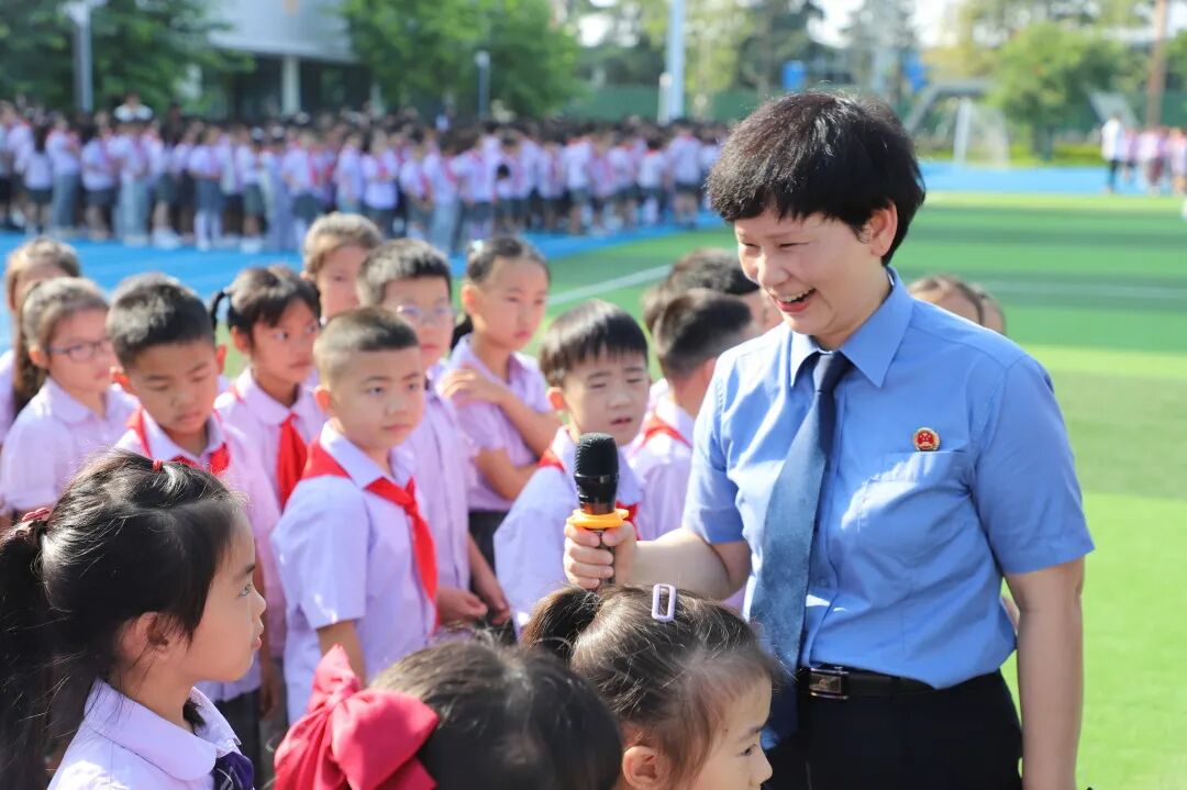 燃爆!火炬一小这样纪念抗战胜利80周年,四天"开学大戏"让孩子们热泪盈眶!——铭记历史、缅怀先烈、珍爱和平、共创未来