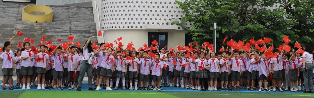 燃爆!火炬一小这样纪念抗战胜利80周年,四天"开学大戏"让孩子们热泪盈眶!——铭记历史、缅怀先烈、珍爱和平、共创未来