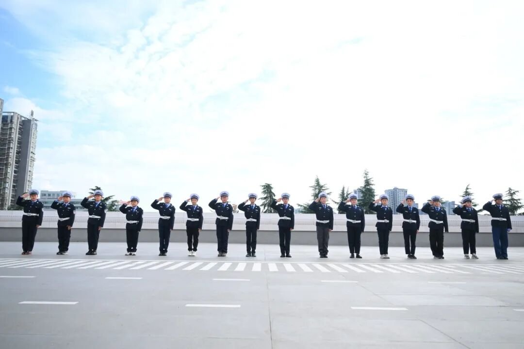 【上岗!】火炬一小“未来小镇”今日高燃启动,656名“小公民”荣耀上任!