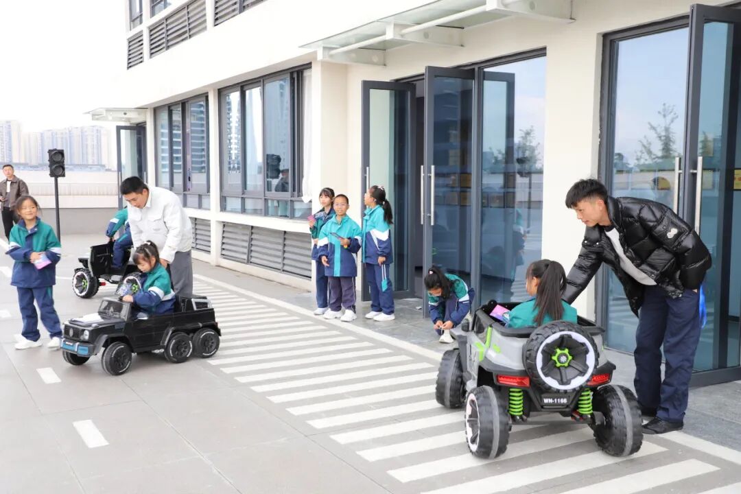 高新区科创开放周!火炬一小 “未来・科立方” 聚 10 校 400 娃 激活区域科教资源
