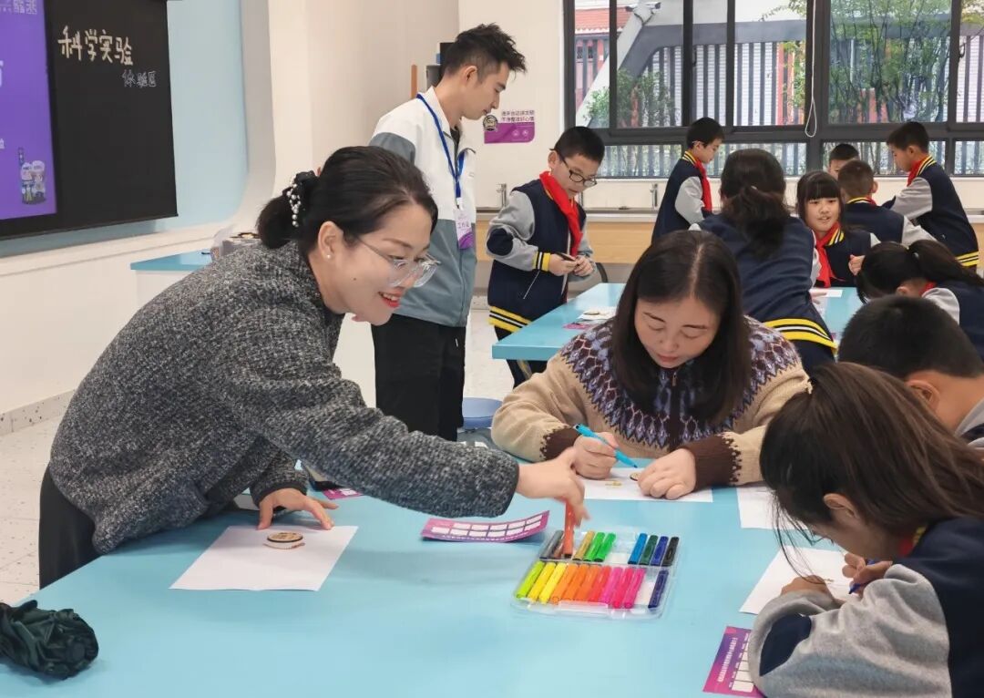 高新区科创开放周!火炬一小 “未来・科立方” 聚 10 校 400 娃 激活区域科教资源