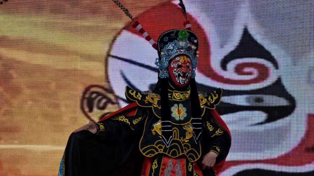 非遗魔法降临校园!师生同游年味乐园 ——火炬一小2026迎新非遗游园会欢乐上演