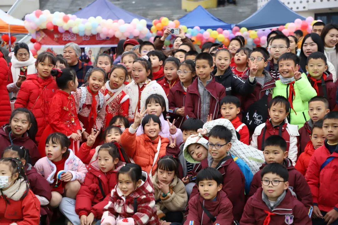 非遗魔法降临校园!师生同游年味乐园 ——火炬一小2026迎新非遗游园会欢乐上演