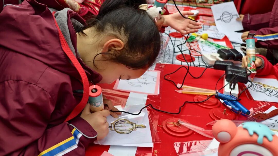 非遗魔法降临校园!师生同游年味乐园 ——火炬一小2026迎新非遗游园会欢乐上演