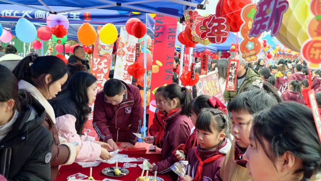 非遗魔法降临校园!师生同游年味乐园 ——火炬一小2026迎新非遗游园会欢乐上演