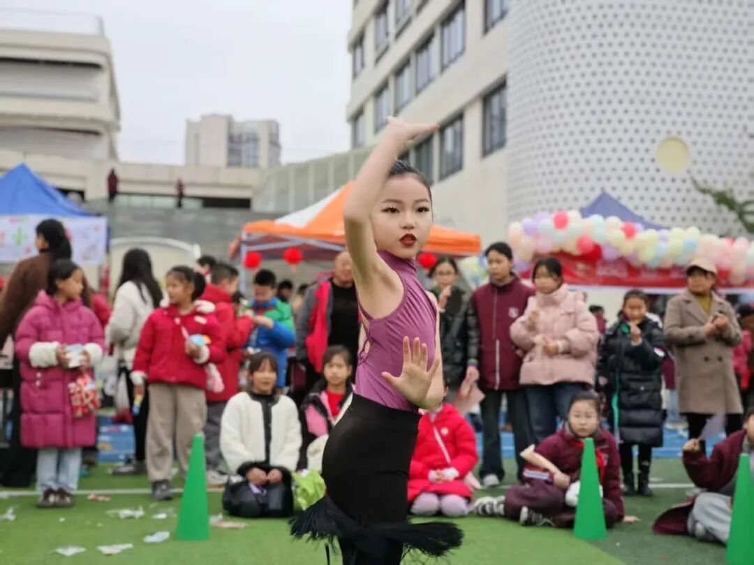 非遗魔法降临校园!师生同游年味乐园 ——火炬一小2026迎新非遗游园会欢乐上演
