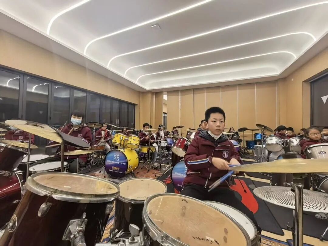 非遗魔法降临校园!师生同游年味乐园 ——火炬一小2026迎新非遗游园会欢乐上演