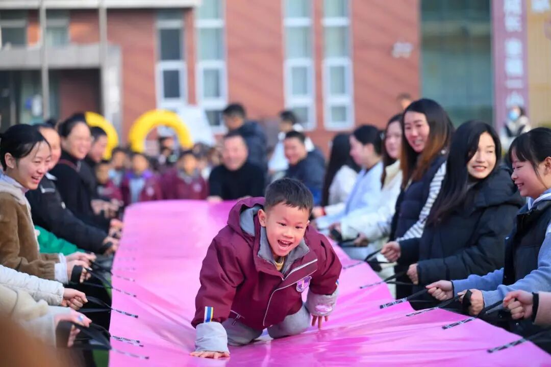 【火一月刊】激情点燃冬日,奋斗闪耀杏坛——火炬一小十一月荣光熠熠:以运动之名,铸教育之魂
