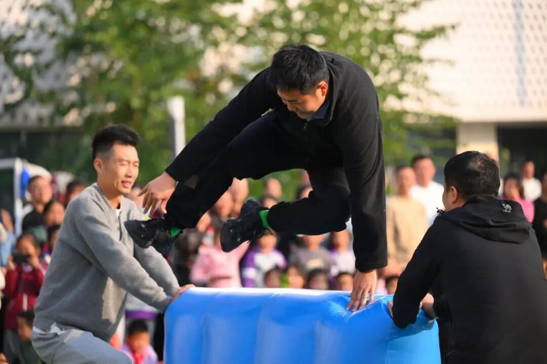 【火一月刊】激情点燃冬日,奋斗闪耀杏坛——火炬一小十一月荣光熠熠:以运动之名,铸教育之魂
