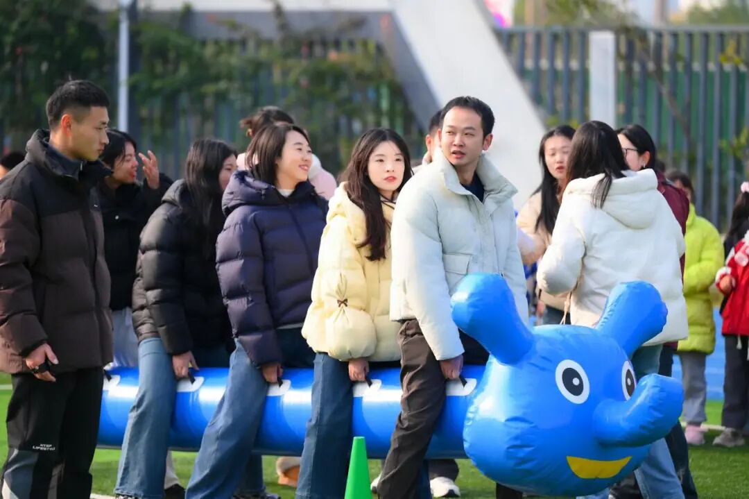 【火一月刊】激情点燃冬日,奋斗闪耀杏坛——火炬一小十一月荣光熠熠:以运动之名,铸教育之魂