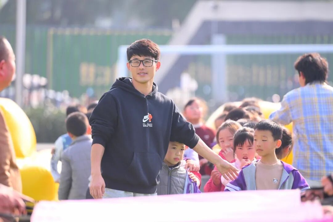 【火一月刊】激情点燃冬日,奋斗闪耀杏坛——火炬一小十一月荣光熠熠:以运动之名,铸教育之魂