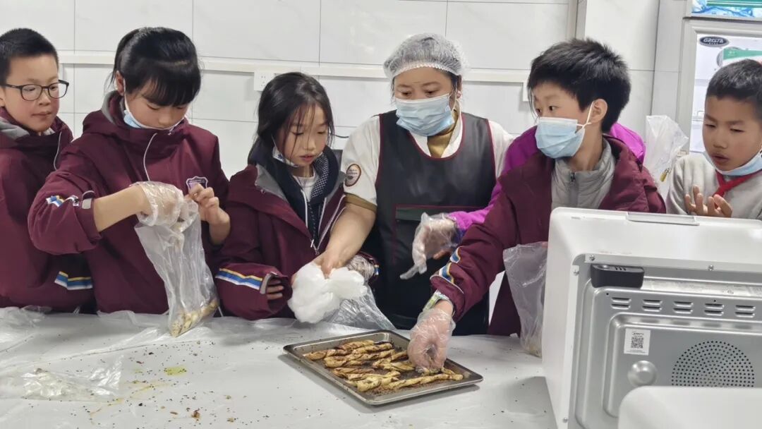 【火一月刊】激情点燃冬日,奋斗闪耀杏坛——火炬一小十一月荣光熠熠:以运动之名,铸教育之魂