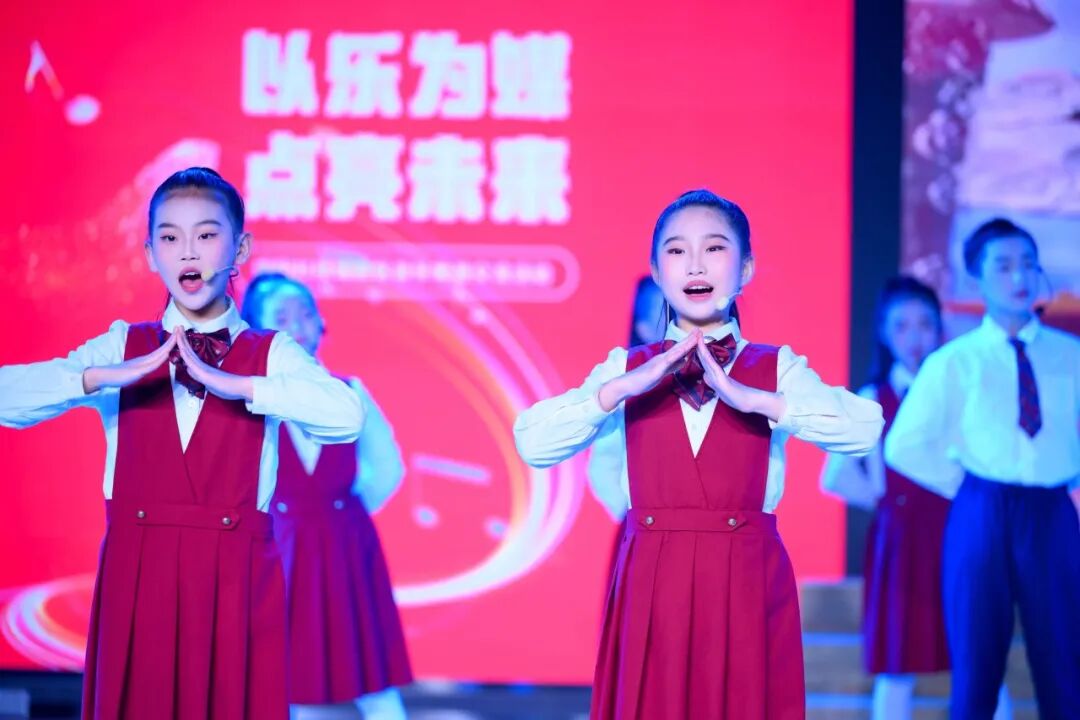 【火一动态】乐声裹着思政热，初心随旋律正燃！ ——这场音乐思政课，把信仰“唱”进了青春里