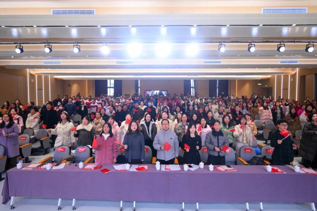 【火一动态】乐声裹着思政热，初心随旋律正燃！ ——这场音乐思政课，把信仰“唱”进了青春里