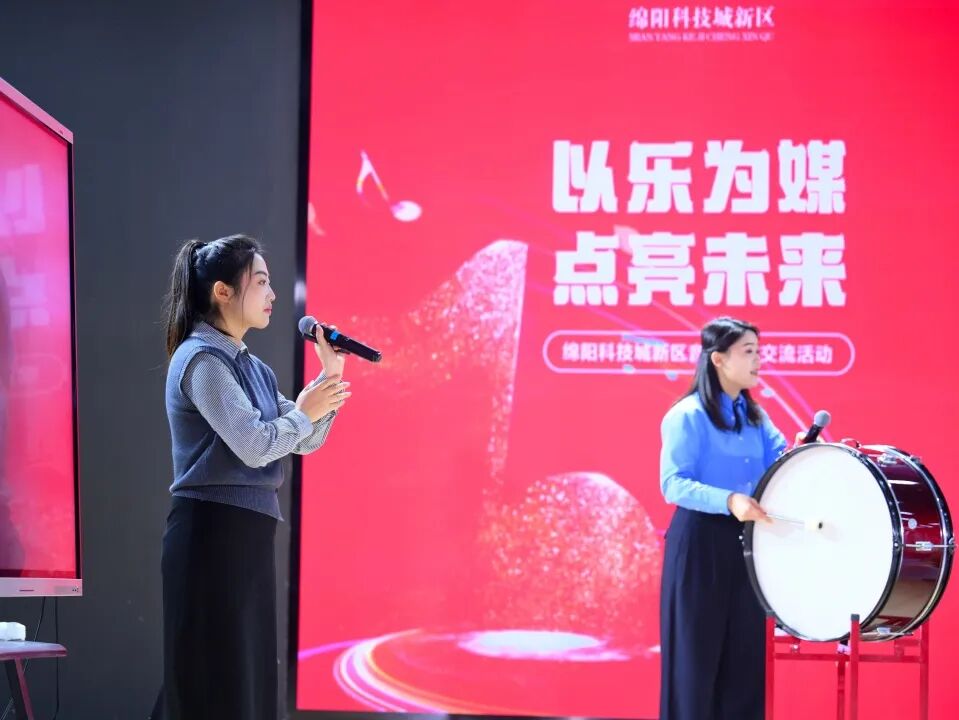 【火一动态】乐声裹着思政热，初心随旋律正燃！ ——这场音乐思政课，把信仰“唱”进了青春里
