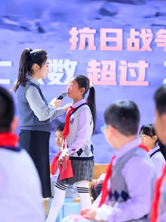 【火一动态】乐声裹着思政热，初心随旋律正燃！ ——这场音乐思政课，把信仰“唱”进了青春里