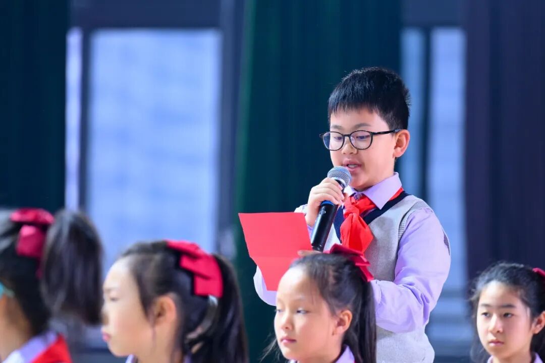 【火一动态】乐声裹着思政热，初心随旋律正燃！ ——这场音乐思政课，把信仰“唱”进了青春里