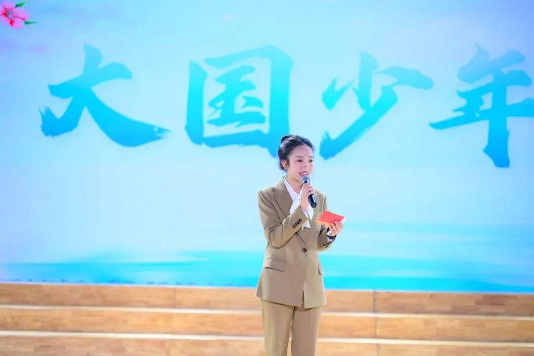【火一动态】乐声裹着思政热，初心随旋律正燃！ ——这场音乐思政课，把信仰“唱”进了青春里