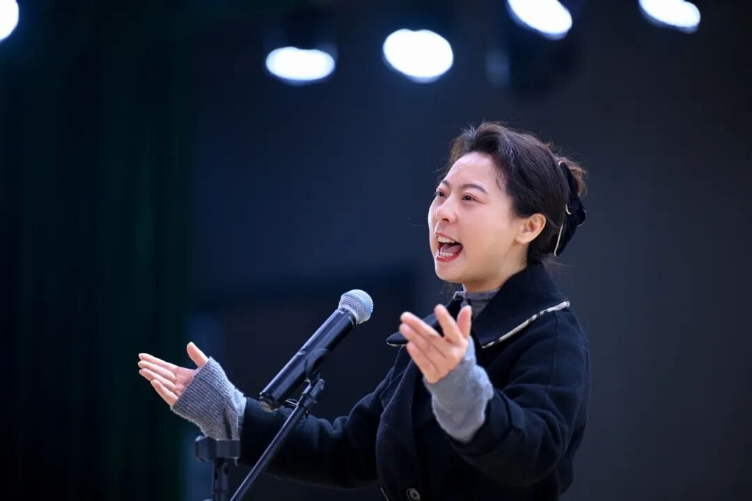 【火一动态】乐声裹着思政热，初心随旋律正燃！ ——这场音乐思政课，把信仰“唱”进了青春里
