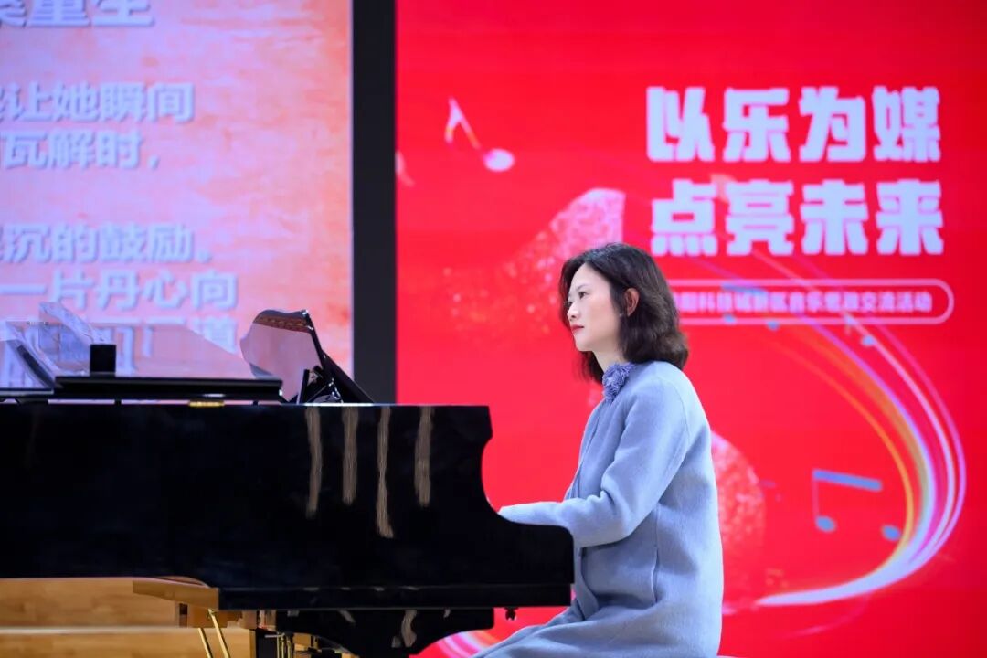 【火一动态】乐声裹着思政热，初心随旋律正燃！ ——这场音乐思政课，把信仰“唱”进了青春里