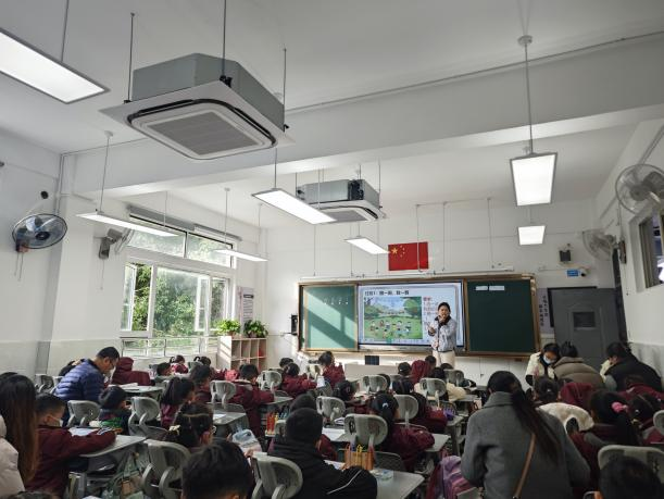【火一学科组】智赋课堂守初心 · 全员共进凝实效——火炬一小数学组2025年秋图鉴