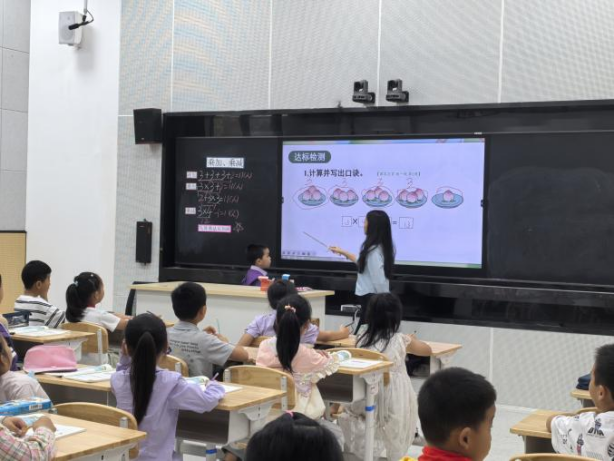 【火一学科组】智赋课堂守初心 · 全员共进凝实效——火炬一小数学组2025年秋图鉴