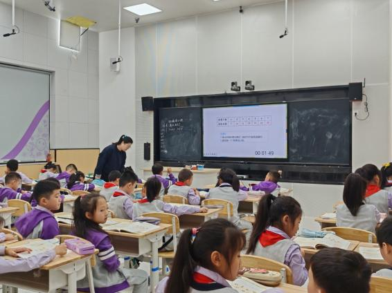 【火一学科组】智赋课堂守初心 · 全员共进凝实效——火炬一小数学组2025年秋图鉴