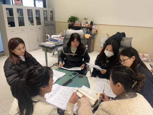 【火一学科组】智赋课堂守初心 · 全员共进凝实效——火炬一小数学组2025年秋图鉴