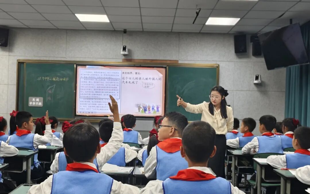 【火一学科组】文研突围,揽誉焕新再启程!-----火炬一小语文教研组2025秋荣光赋
