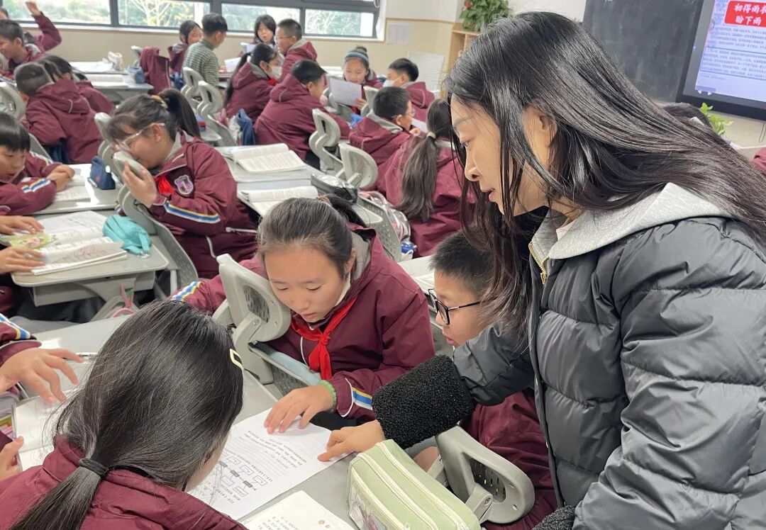 【火一学科组】文研突围,揽誉焕新再启程!-----火炬一小语文教研组2025秋荣光赋