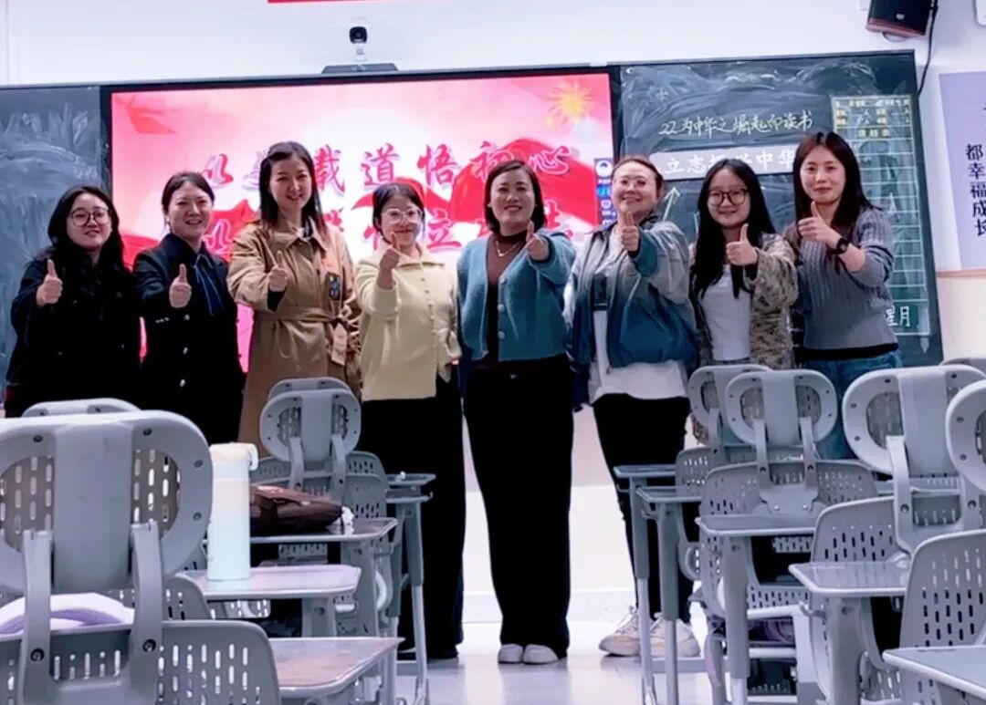 【火一学科组】文研突围,揽誉焕新再启程!-----火炬一小语文教研组2025秋荣光赋