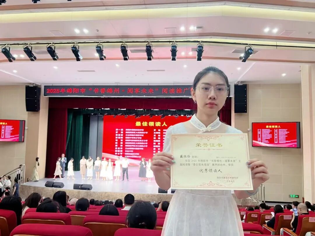 【火一学科组】文研突围,揽誉焕新再启程!-----火炬一小语文教研组2025秋荣光赋