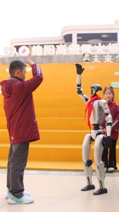 【火一开学季】以“骐骥”之志 燃AI之光——做未来科技的“快乐小马”