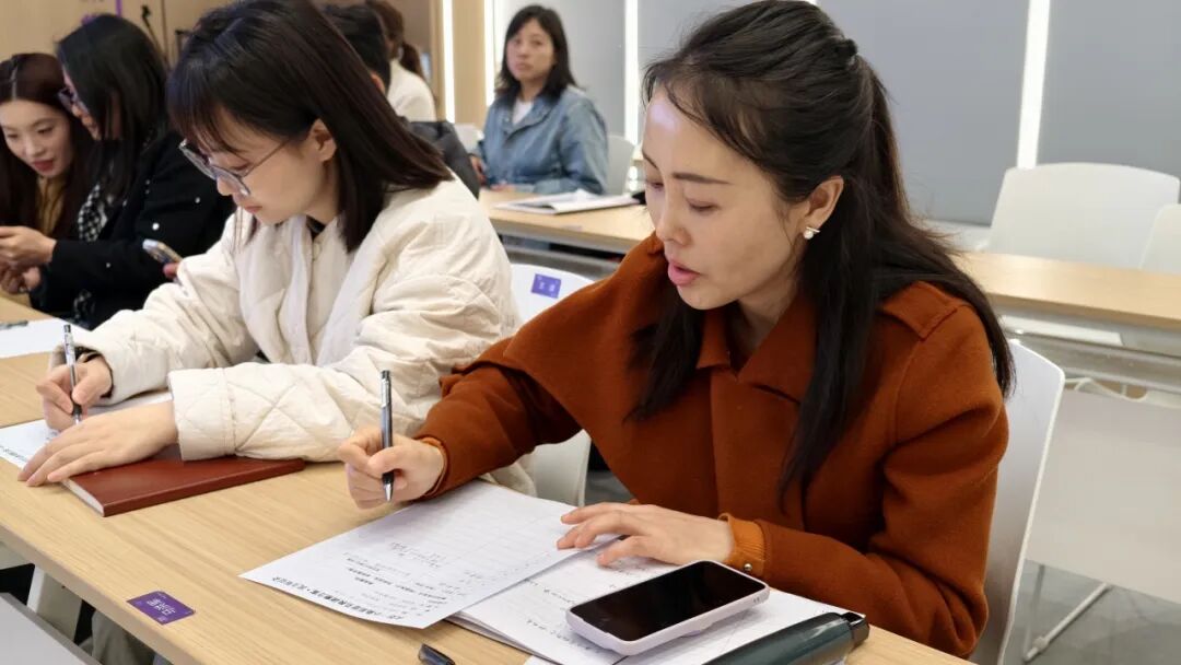 【未来小镇】|专属“议事厅”里,学生说了算!——学生当场“挑刺”,校方现场“接单”