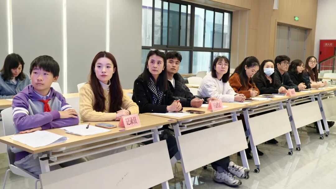 【未来小镇】|专属“议事厅”里,学生说了算!——学生当场“挑刺”,校方现场“接单”