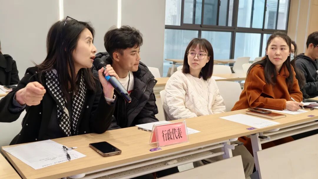 【未来小镇】|专属“议事厅”里,学生说了算!——学生当场“挑刺”,校方现场“接单”