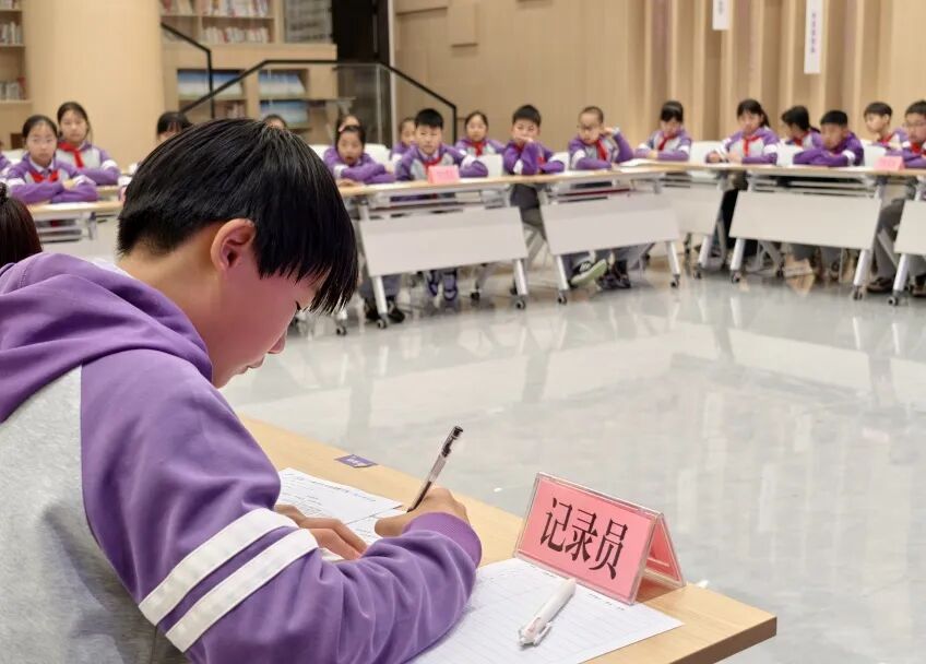 【未来小镇】|专属“议事厅”里,学生说了算!——学生当场“挑刺”,校方现场“接单”
