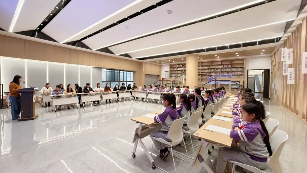 【未来小镇】|专属“议事厅”里,学生说了算!——学生当场“挑刺”,校方现场“接单”