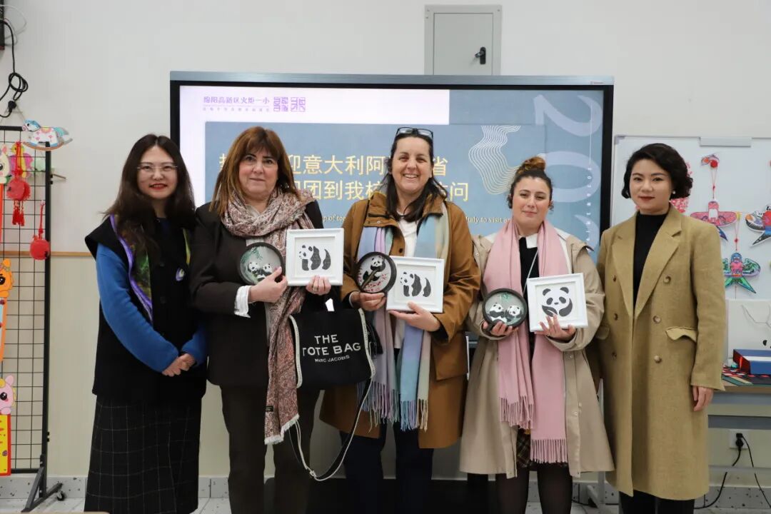 从英国“取经”到意大利“同行”, 火炬一小用“硬核”体验讲好中国教育故事——意大利阿斯蒂省交流团到我校进行文化交流活动