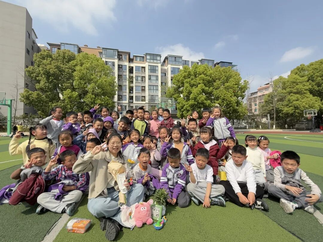 【火一月刊】春光作序,教育为诗 ——三月,火炬一小寄出一封春日来信
